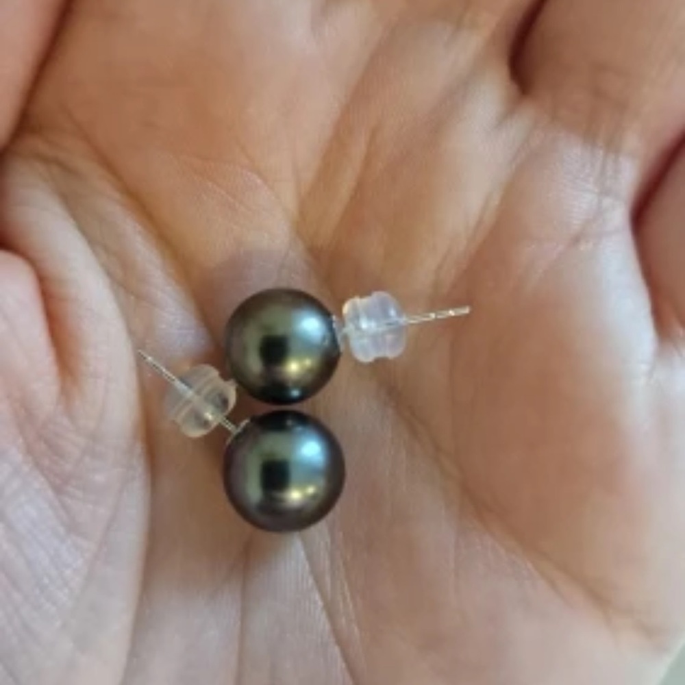 Black  Tahitian pearl in round shiny earrings - Picture 10 of 11